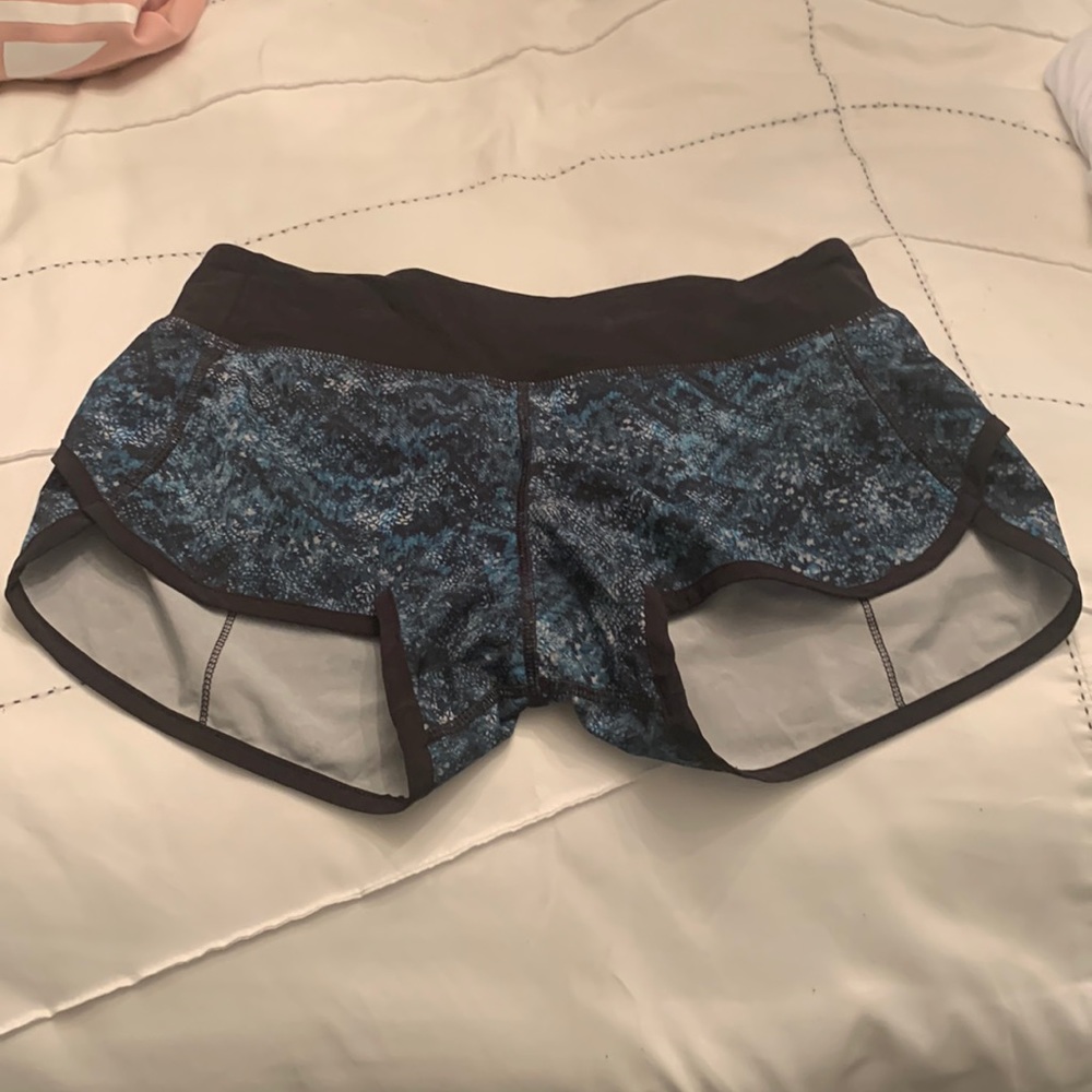 Lululemon women’s speed short size 4 2 1/2shorts teal green/black/white